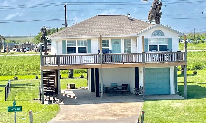 Port Bolivar House | Peggy Macs/Johnie Macs! Great view, location, clean, fence for pets! Sleeps 6.