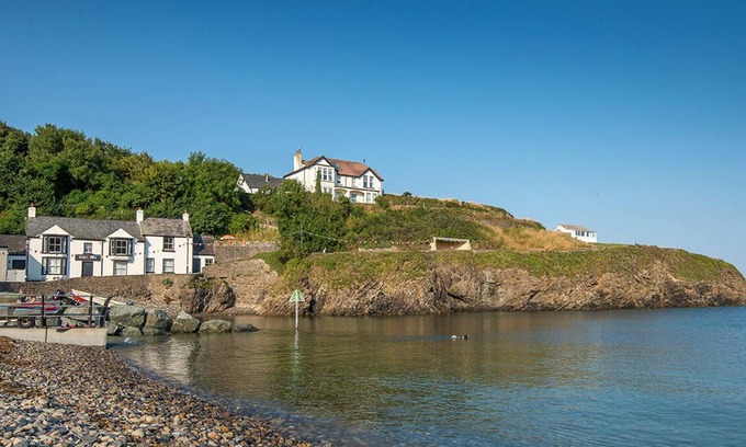 Haverfordwest Cottage | Pelcomb Cross Farmhouse, Holiday Cottage Pelcomb Cross, Sleeps 10, 5 bedrooms, bathrooms