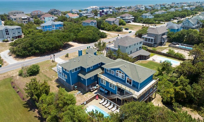 Whalehead Beach House | Pelican Breeze: Private Pool | 2-Min Walk to Beach