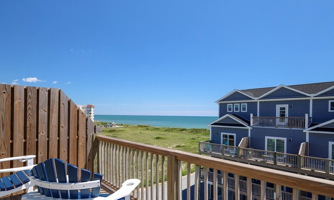 Sneads Ferry House | Pelican’s Treasure: Oceanfront Retreat w/Hot Tub