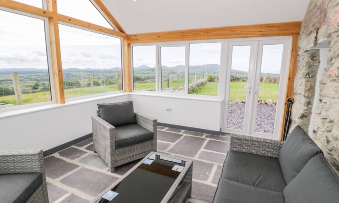 Garndolbenmaen House | Pen Y Braich Uchaf