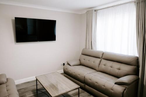 Peterlee House | Pendle Close - 3 bed house with parking