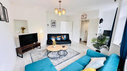 Tremorfa House | Pengam House Cardiff by Smart Corporate Stays