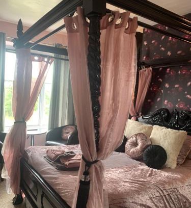Bryn-crug Hotel | Peniarth arms