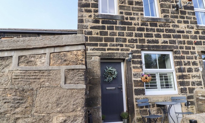 Oxenhope Cottage | PENISTONE VIEW, pet friendly, character holiday cottage in Oxenhope