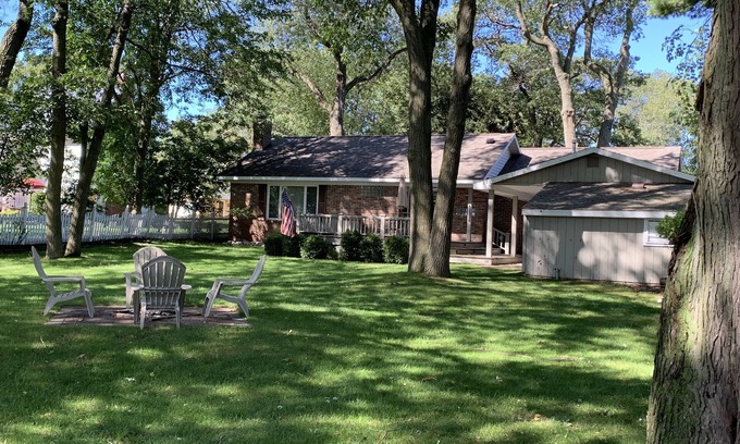 Tawas City House | Penny Crossings Downtown East Tawas area Across from Lake Huron Public beach