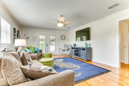 South Pensacola House | Pensacola Home with Covered Patio 1 Mi to Downtown!