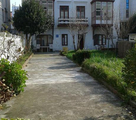 Santander House | Pensión Luisito