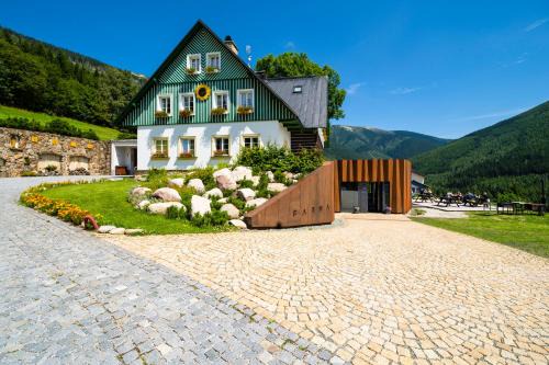 Spindleruv Mlyn House | Pension Slunečnice & Panorama Restaurace Farma