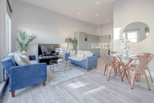 Coulsdon West Apartment | Penthouse 2 Bed 2 Bath By CRSL