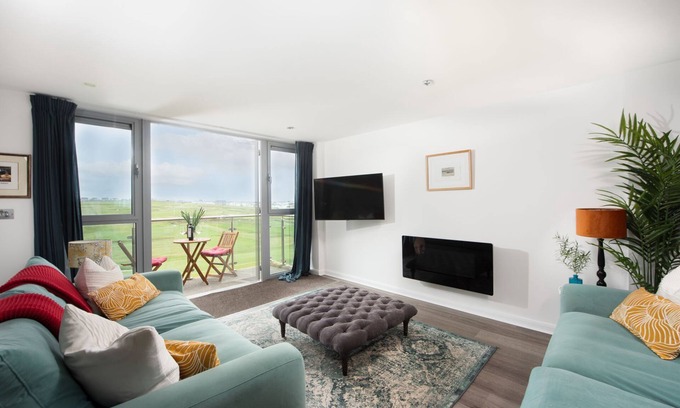 Newquay Apartment | Penthouse 53 Zinc (Sleeps 6) - an apartment that sleeps 6 guests in 3 bedrooms