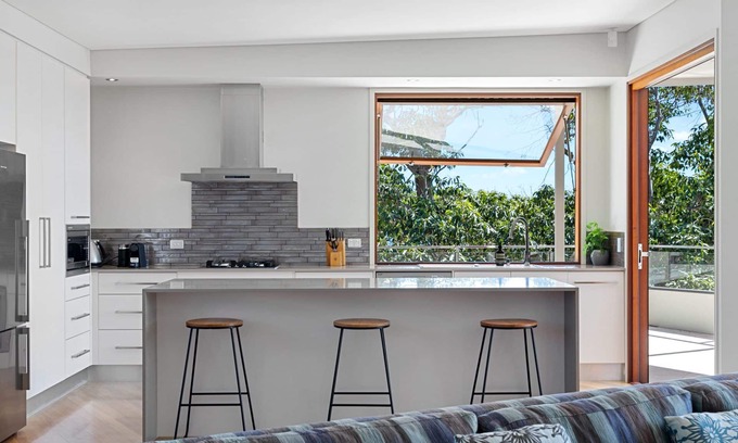 Point Lookout Apartment | Penthouse apartment in central Point Lookout. Walk to beach.