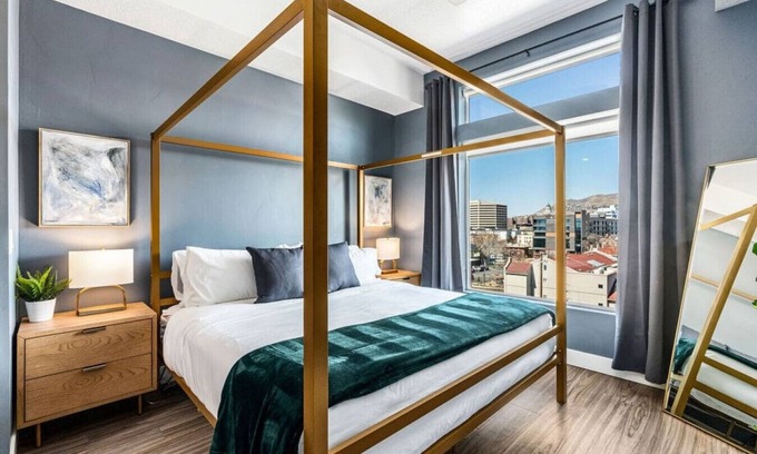 Downtown Salt Lake City Apartment | Penthouse Apt - PoolGymHotTubPkg - View!