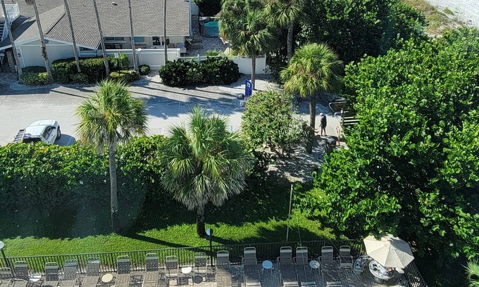 Indian Rocks Beach Condo | PENTHOUSE BEACHFRONT CONDO TOP FLOOR BALCONY HEATED POOL HOT TUB, 1450 SQ FT 2/2