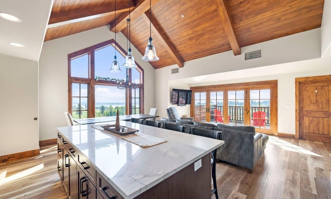Tamarack Condo | Penthouse | Golf & Lake Views | Resort Amenities
