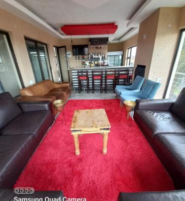 Emalahleni House | Penthouse Guesthouse