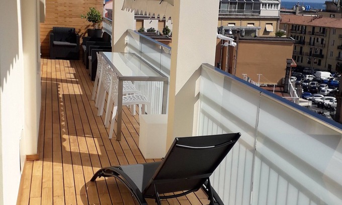 Alassio Apartment | PENTHOUSE JUST RENOVATED 50 METERS FROM THE SEA, CAR BOX 5 MINUTES FROM THE ACCOMMODATION