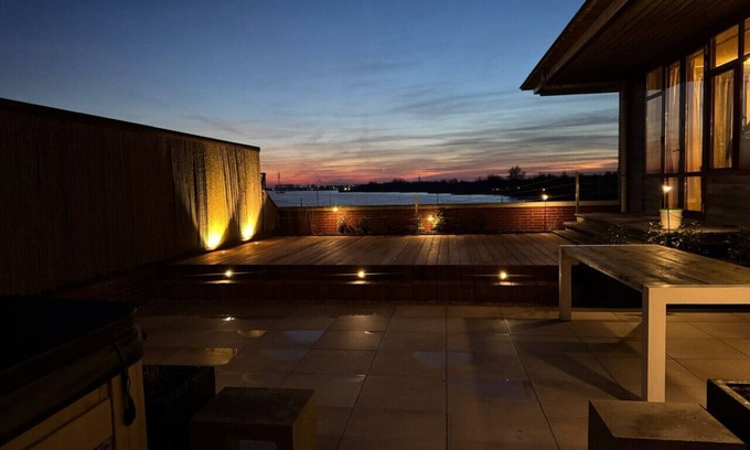 Biddinghuizen Apartment | Penthouse met Jacuzzi en Sauna aan het water