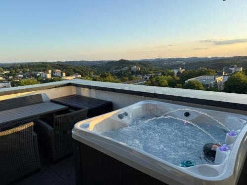 Bergneustadt Apartment | Penthouse mit Sauna, Jacuzzi & Tischkicker