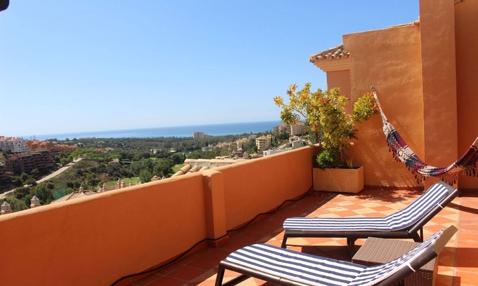 Marbella Apartment | Penthouse with golf and ocean views in Elviria
