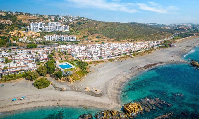 Puerto de la Duquesa Apartment | Penthouse with sea and mountain views on the Costa del Sol.