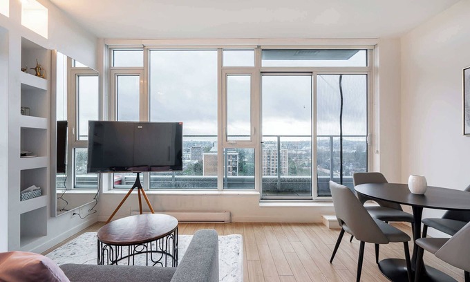 Downtown Eastside Apartment | Penthouse with Stunning Views