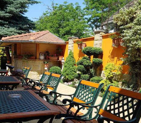 Sturovo House | Penzión KORMOŠ