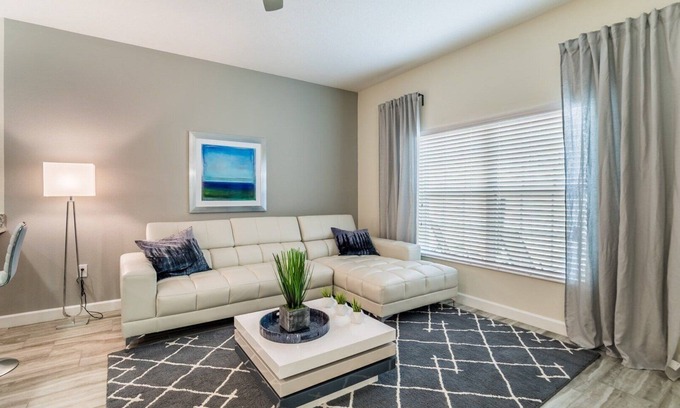 Kissimmee House | PEQ3141 Summary: Stor