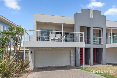 Port Willunga House | Percival Point - Port Willunga - C21 SouthCoast Holidays