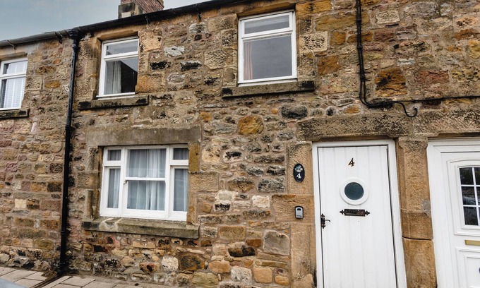 Alnmouth Cottage | PERCY COTTAGES NO4, pet friendly, country holiday cottage in Alnmouth