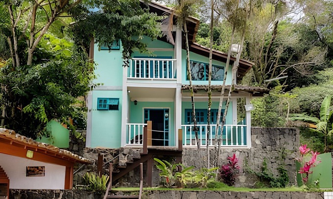 Morro da Cruz House | Perequê house with pool 300m from the beach