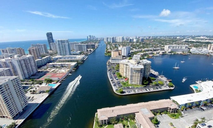 Hallandale Beach Apartment | Perfect 1BR Escape: Beach Access, Pool & Gym Over the Canal