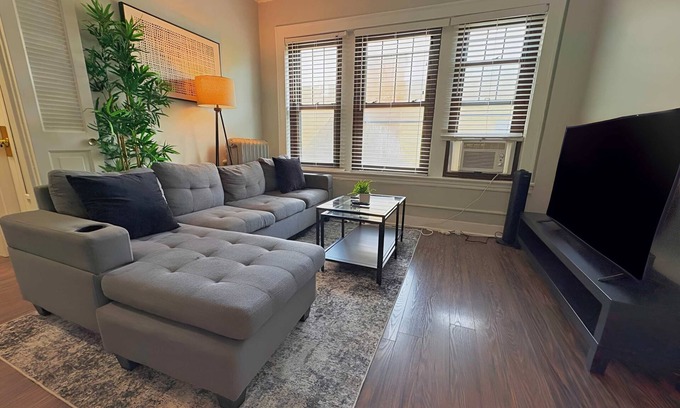 Hyde Park Apartment | Perfect 1BR Spot near Attractions