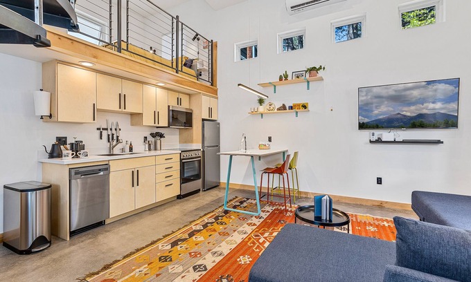 Coconino Estates Apartment | Perfect 4 2 | NOHO | Enjoy LVT Local Discounts!