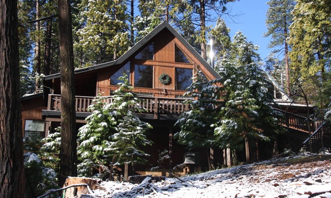 Arnold Ski Chalet | Perfect Cabin for Family Holiday Gatherings - convenient Arnold BLS location!