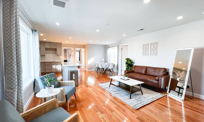 Daly City House | Perfect Clean Spacious Gateway of San Francisco 8bd/8br