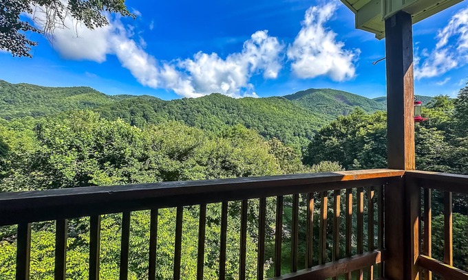 Maggie Valley Cabin | Perfect Couples Retreat – Smoky Mountain View, Hot Tub, Fire Place, King Bed, EV