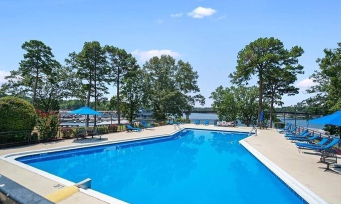 Mid America Condo | Perfect Couples Retreat