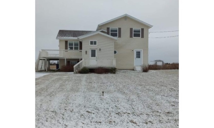 North Rustico House | Perfect family beach house 4 bed, 1.5 bath, full laundry, walk to the beach