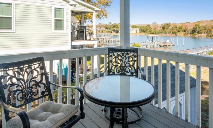 St. James House | Perfect family get away on the Intercoastal Waterway! Steps from the ocean views