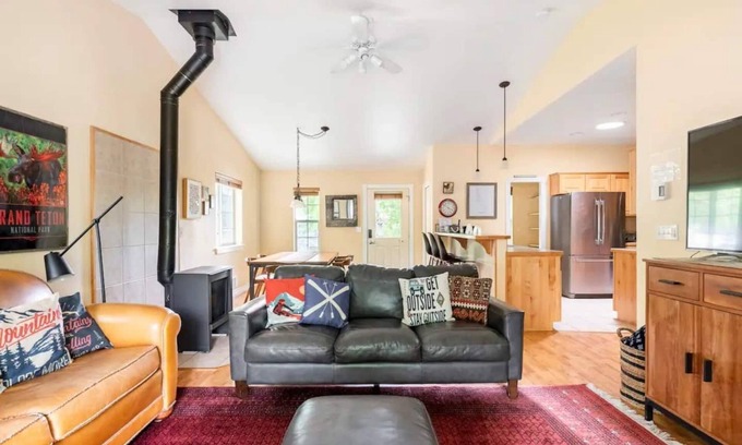 Creekside Meadows House | Perfect Family Home in Driggs 15 minutes to Grand Targhee - Hot Tub