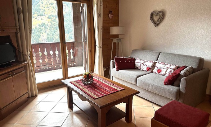 Pralognan-la-Vanoise Apartment | Perfect for Families - South-Facing Balcony, Close to Slopes, Sleeps 6