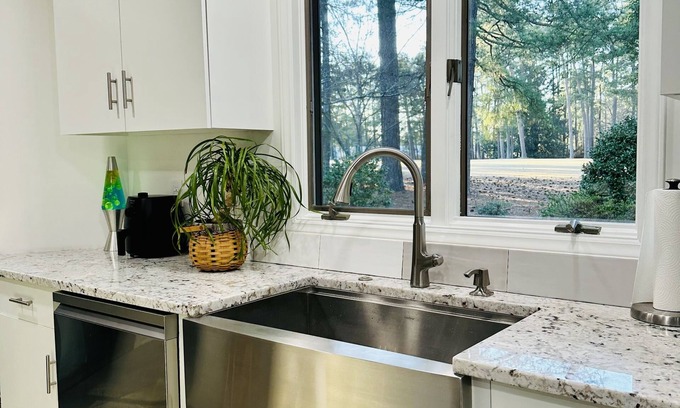 Pinehurst House | Perfect for US OPEN.2 Fairways from Golf Complex. Private and Quiet