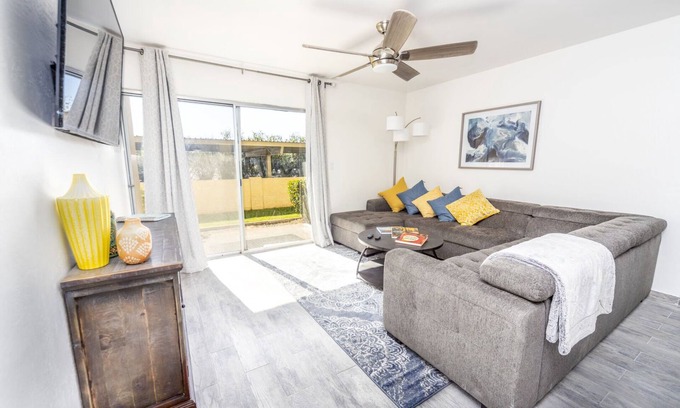 South Scottsdale Apartment | Perfect FULL 2BR: Heated Pool Across from Shops