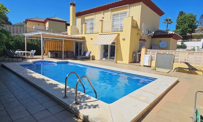 Caleta de Velez Ski Chalet | Perfect getaway on the Costa del Sol - House with private pool near the sea