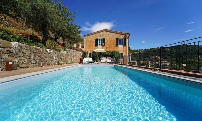 Sarzana Villa | Perfect getaway villa with excellent amenities