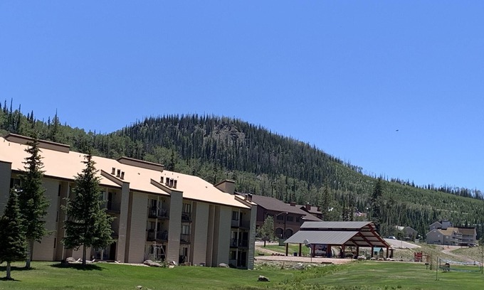 Brian Head Condo | Perfect Ground Level Condo for Winter and Summer -Walking Distance to Everything