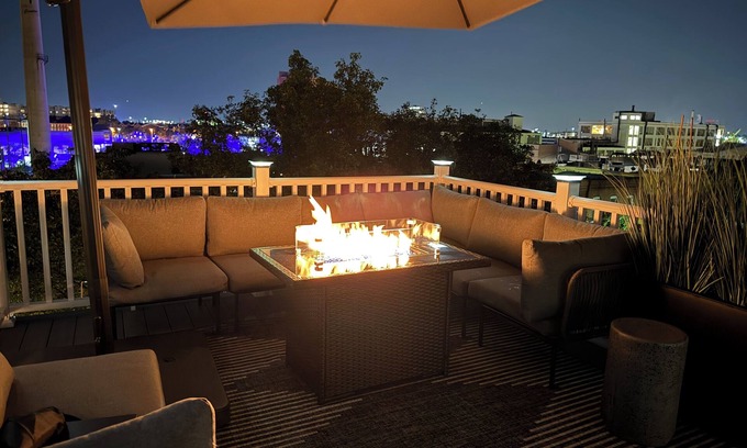 Canton House | Perfect Group getaway, 4BR/3BA, Rooftop & Theater in walkable Canton
