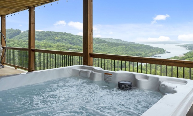 Indian Point House | Perfect Lake Views, Hot Tub, Free Daily Activities, Games, Large Deck, Near Silver Dollar City!