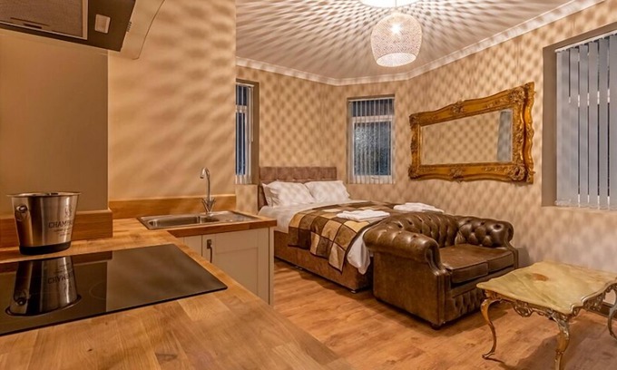 Stockton-on-Tees Bed & Breakfast | Perfect location, Luxury private studio Apartments & double Rooms,Smart TVsWiFi